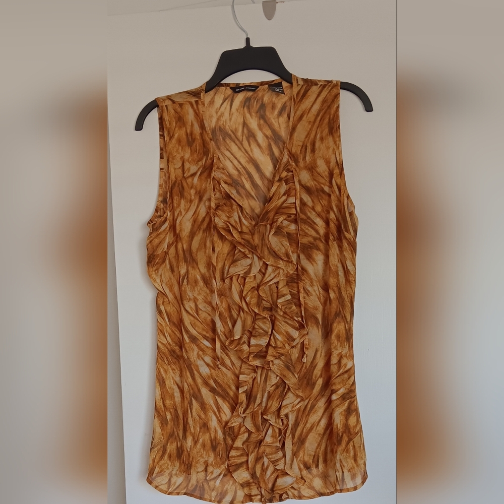 Sleevless Ruffeled Blouse - Picture 2 of 3